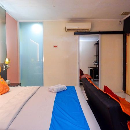 Sans Hotel International Surabaya Gubeng Esterno foto