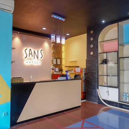 Sans Hotel International Surabaya Gubeng Esterno foto