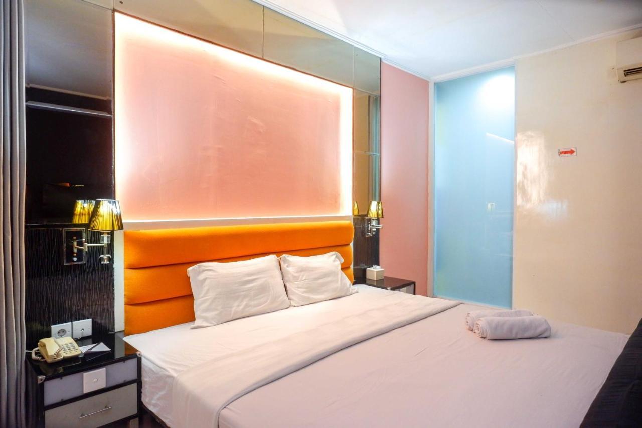 Sans Hotel International Surabaya Gubeng Esterno foto