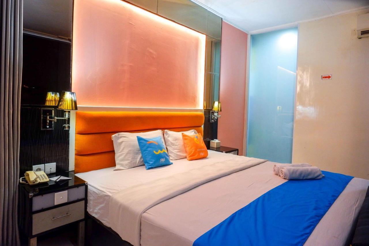 Sans Hotel International Surabaya Gubeng Esterno foto