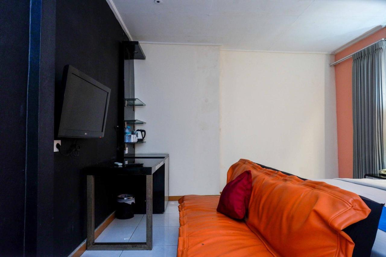 Sans Hotel International Surabaya Gubeng Esterno foto