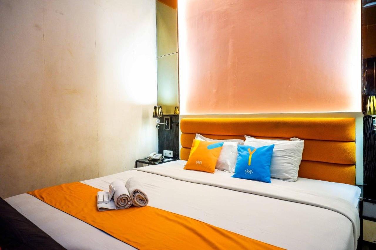 Sans Hotel International Surabaya Gubeng Esterno foto