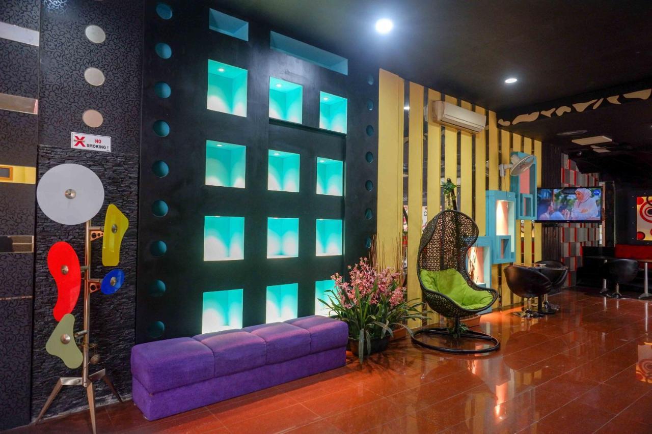 Sans Hotel International Surabaya Gubeng Esterno foto