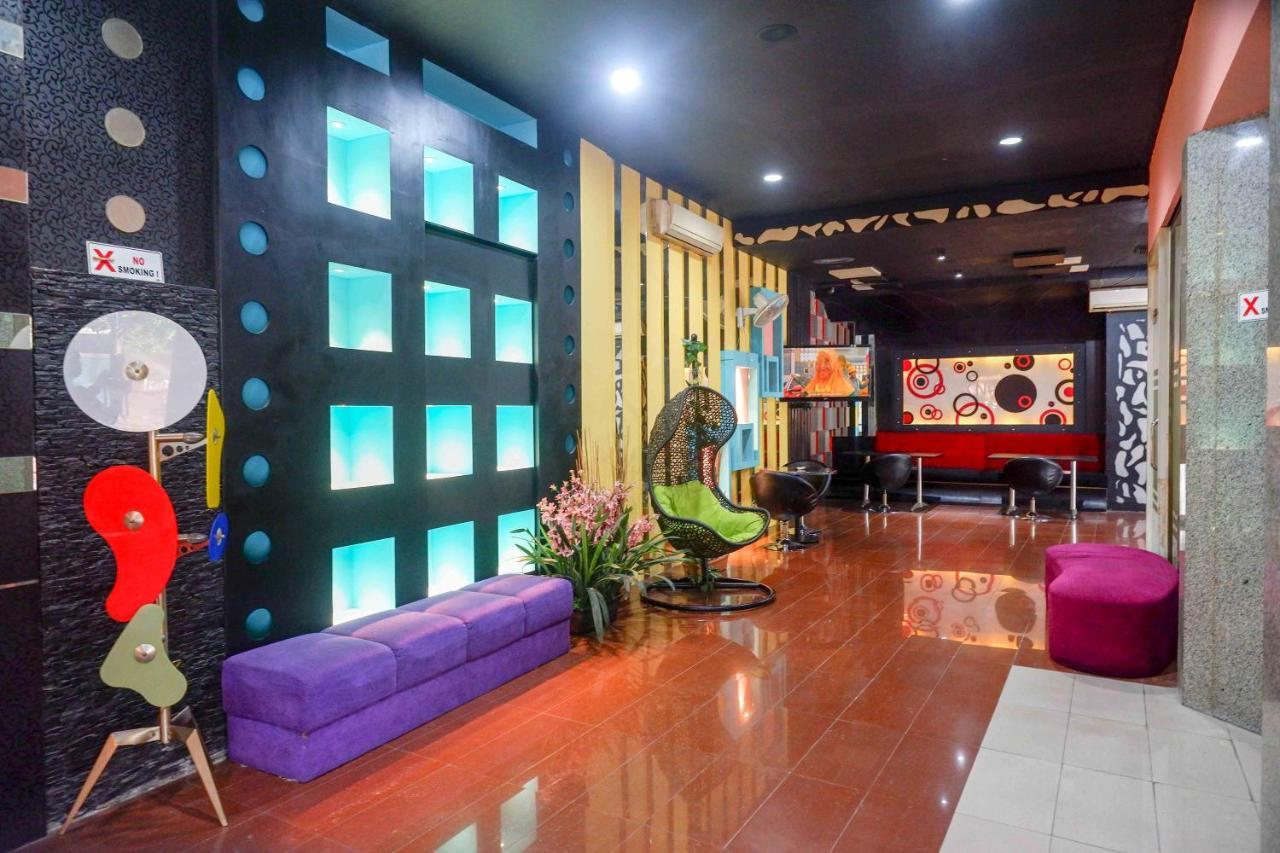 Sans Hotel International Surabaya Gubeng Esterno foto