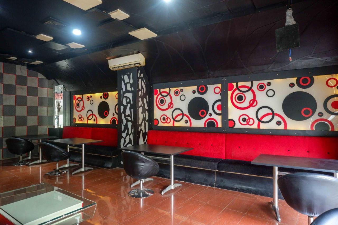 Sans Hotel International Surabaya Gubeng Esterno foto
