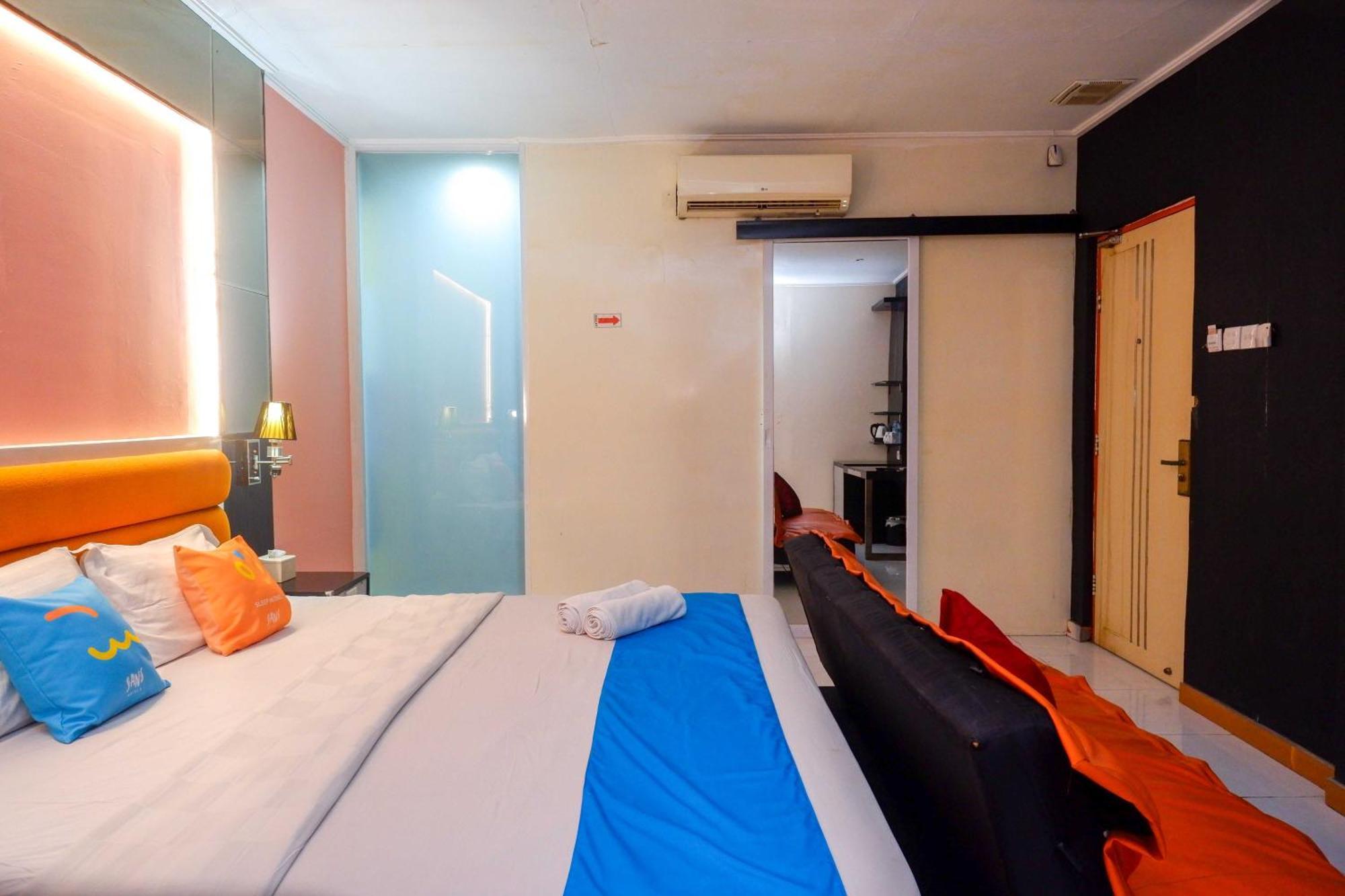 Sans Hotel International Surabaya Gubeng Esterno foto