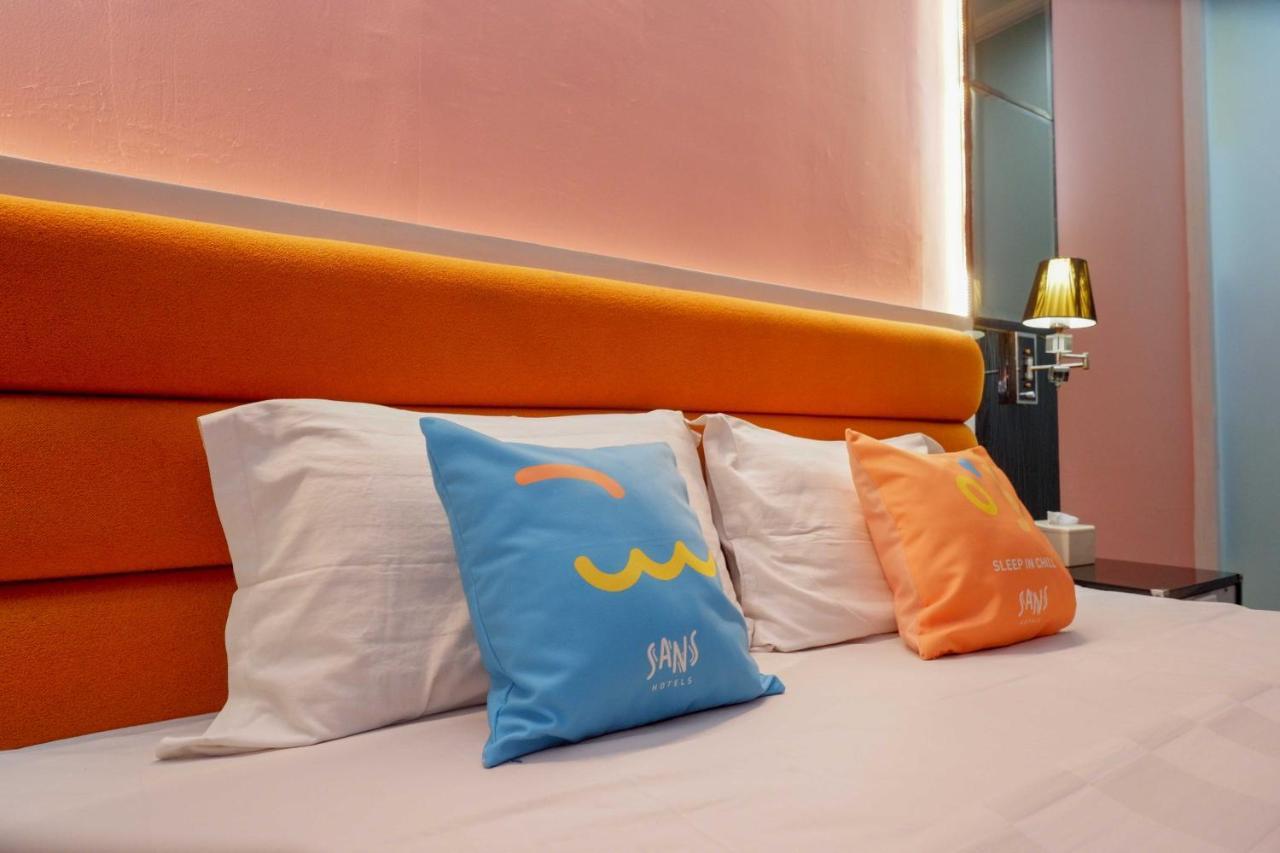 Sans Hotel International Surabaya Gubeng Esterno foto