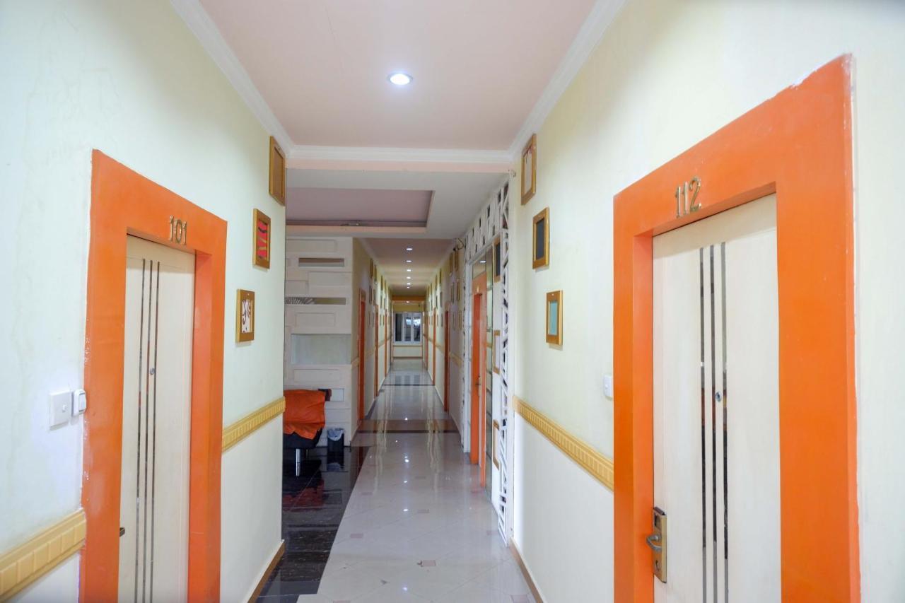 Sans Hotel International Surabaya Gubeng Esterno foto