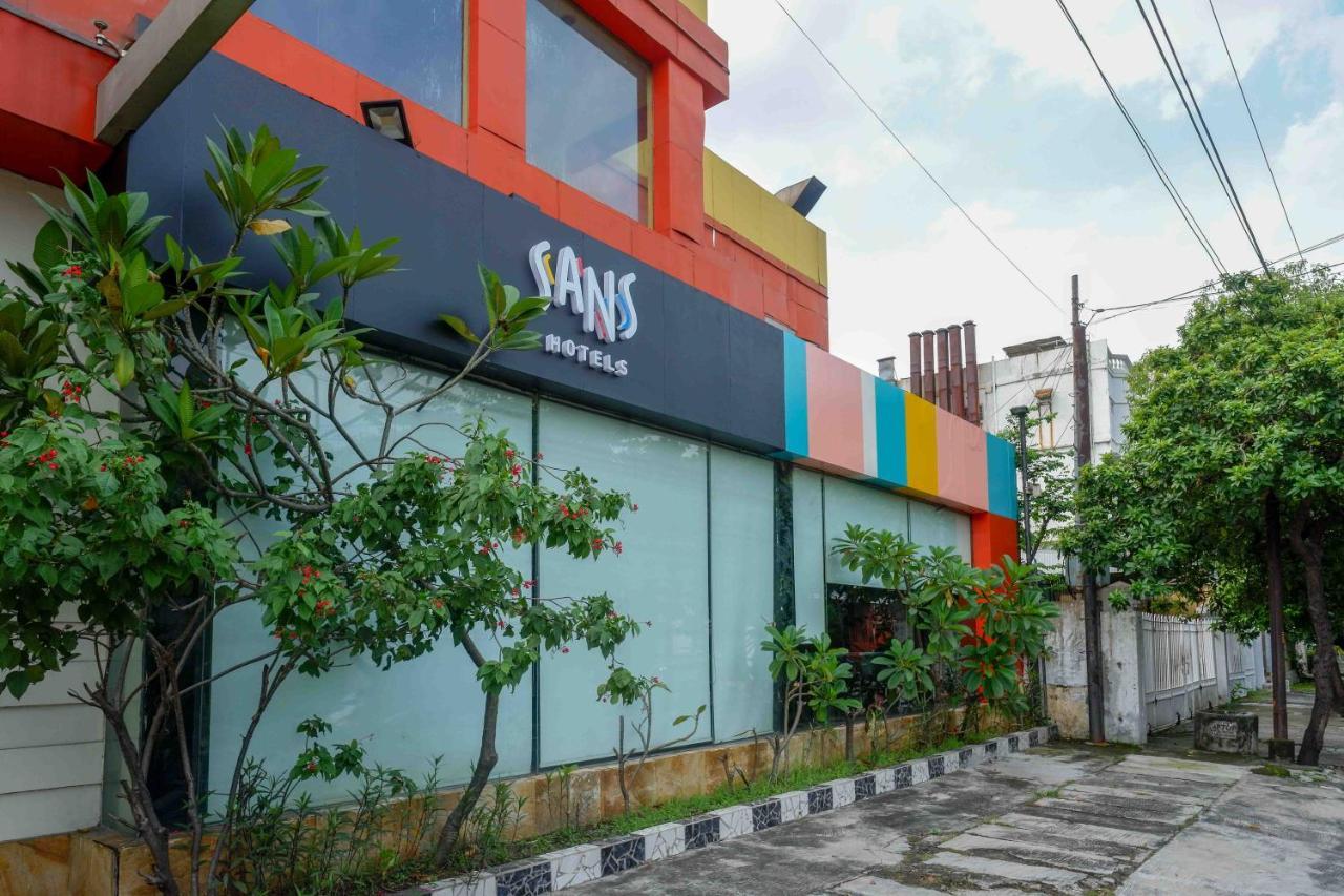 Sans Hotel International Surabaya Gubeng Esterno foto