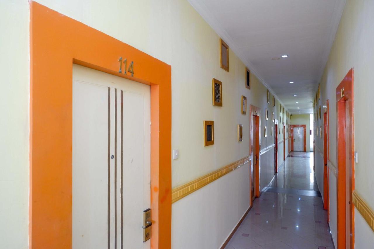 Sans Hotel International Surabaya Gubeng Esterno foto