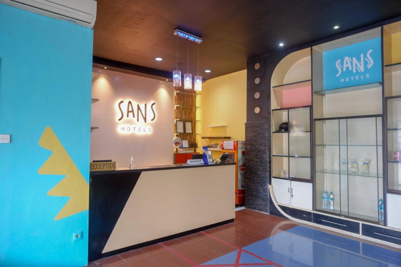Sans Hotel International Surabaya Gubeng Esterno foto
