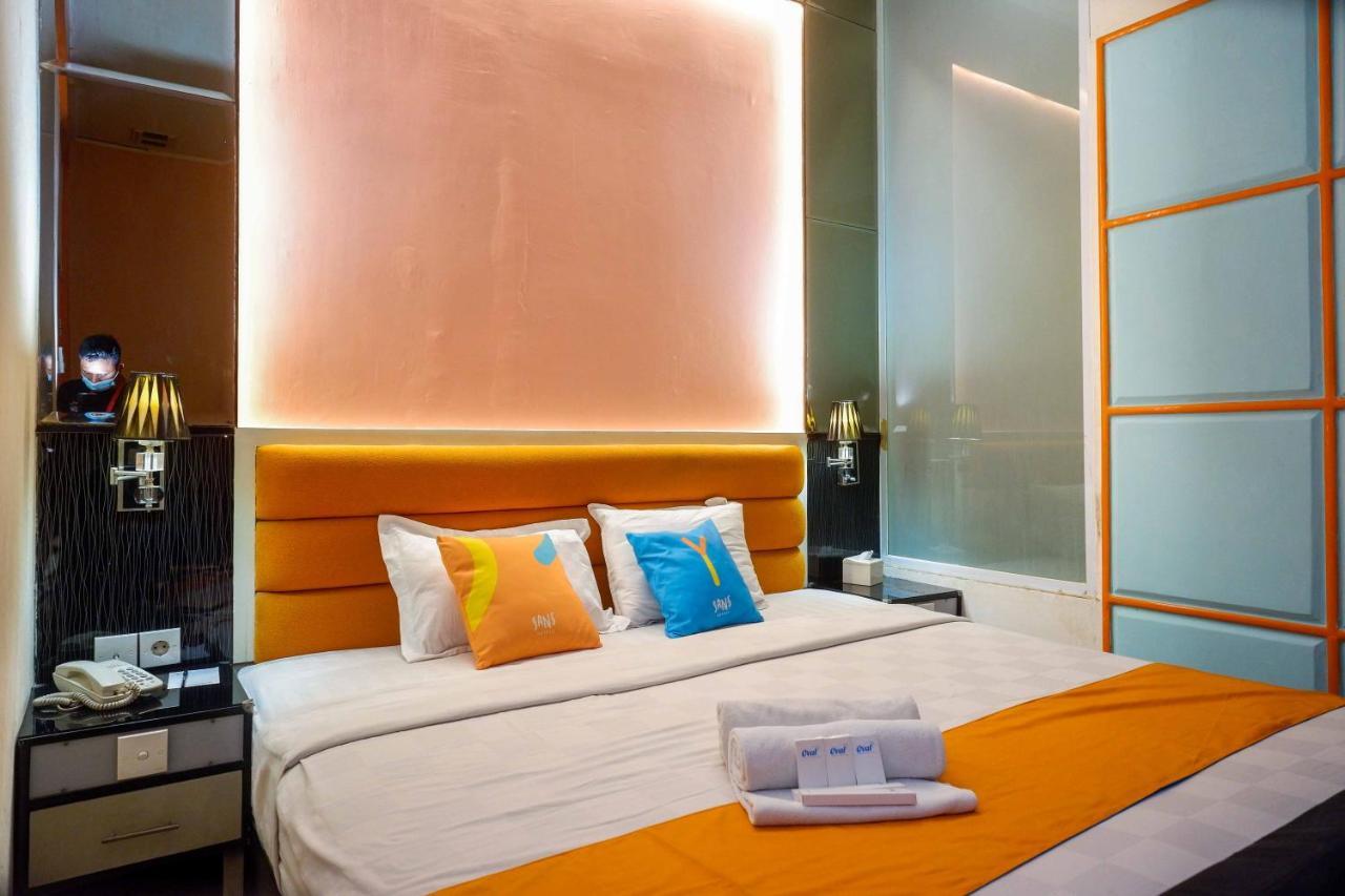 Sans Hotel International Surabaya Gubeng Esterno foto
