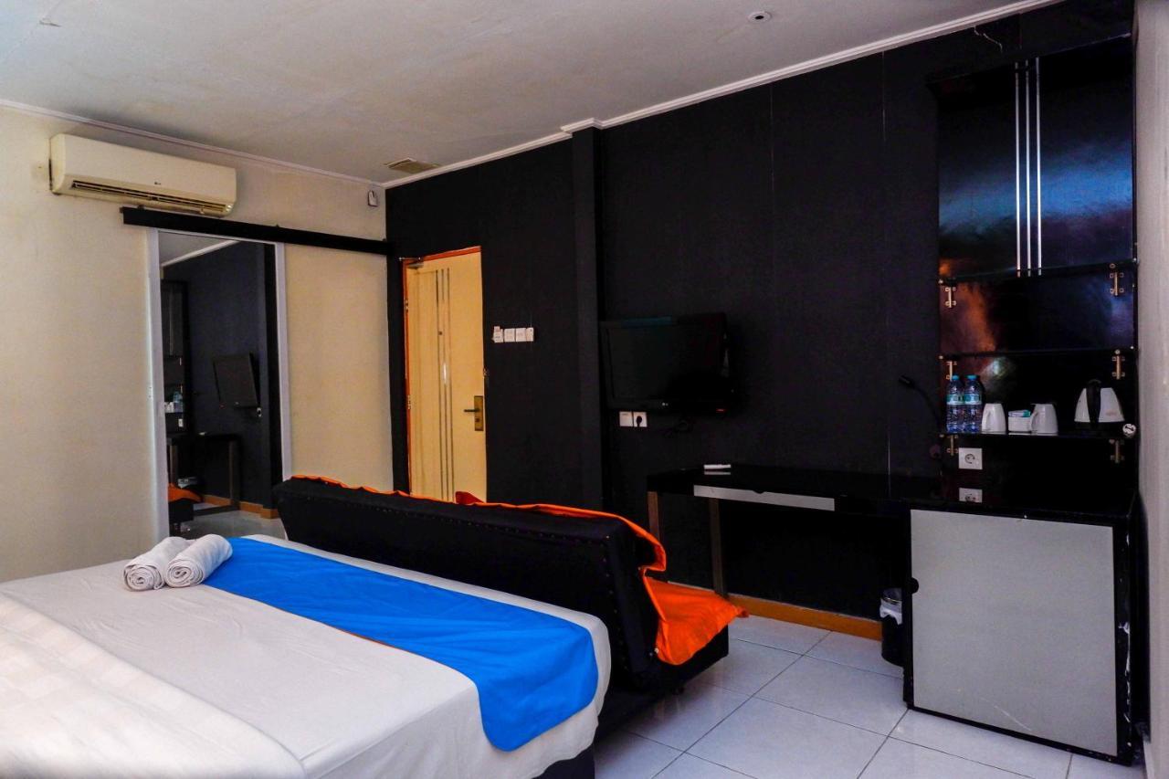 Sans Hotel International Surabaya Gubeng Esterno foto