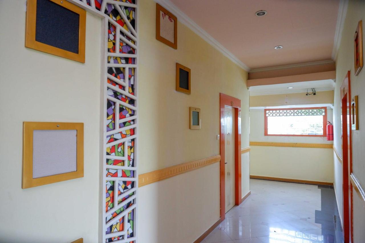 Sans Hotel International Surabaya Gubeng Esterno foto