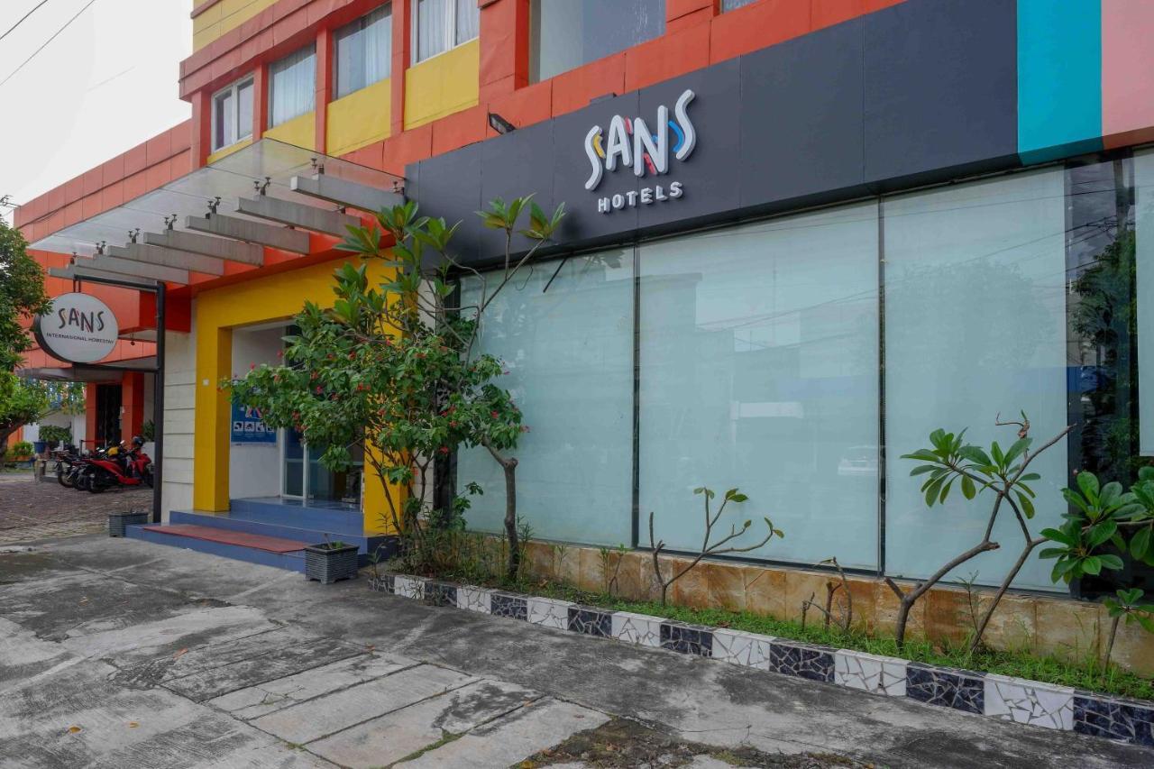 Sans Hotel International Surabaya Gubeng Esterno foto