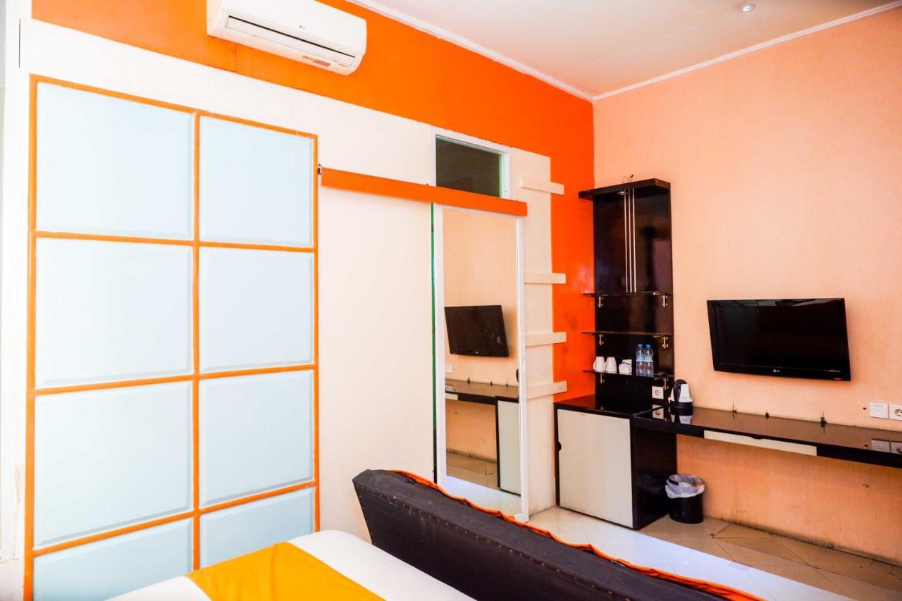 Sans Hotel International Surabaya Gubeng Esterno foto