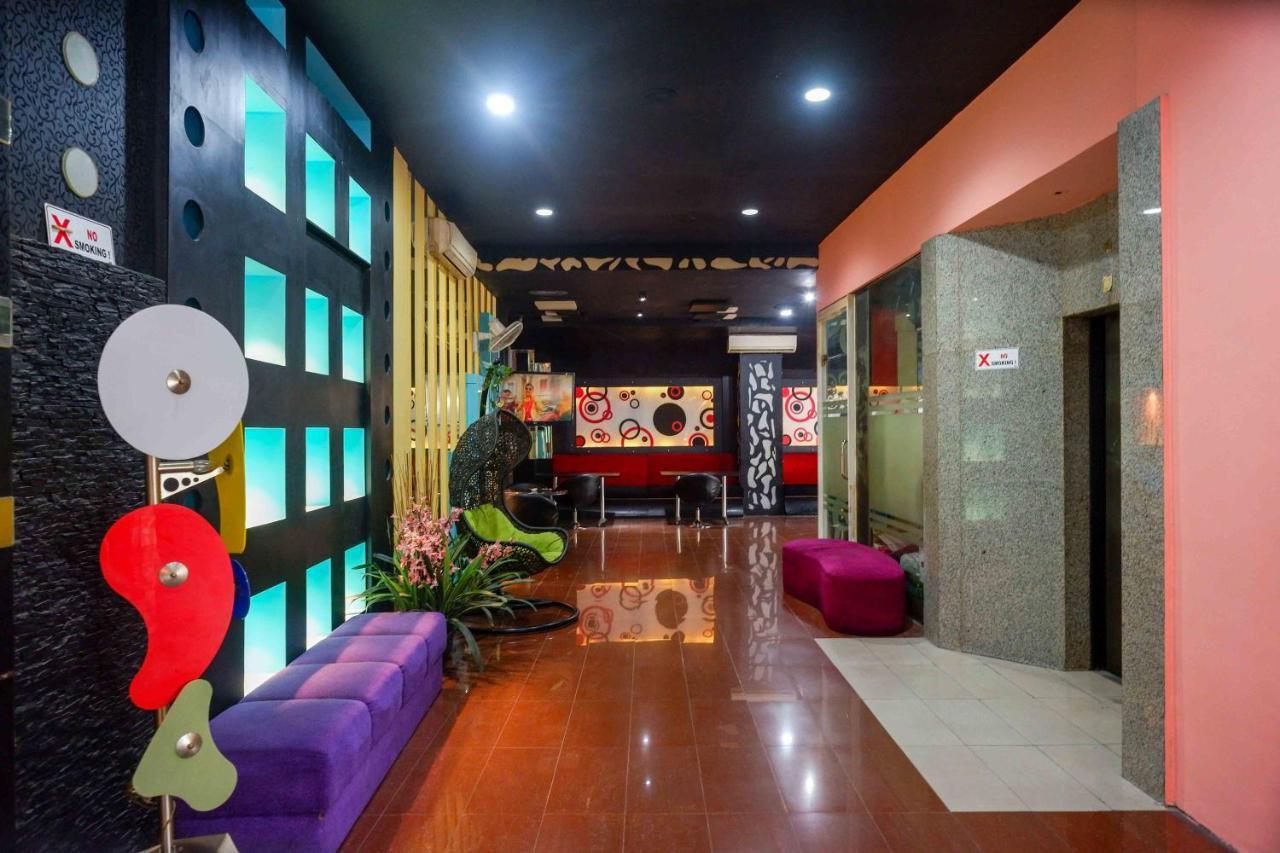 Sans Hotel International Surabaya Gubeng Esterno foto