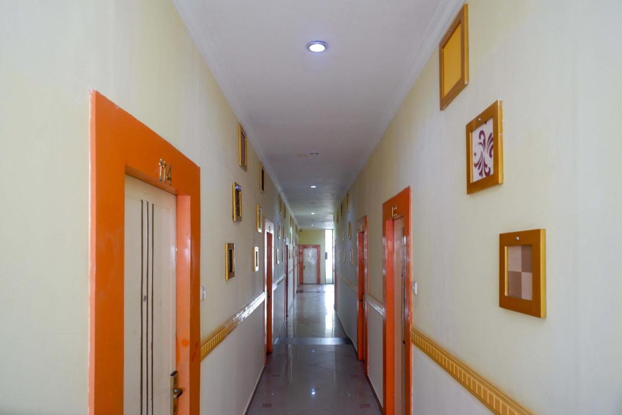 Sans Hotel International Surabaya Gubeng Esterno foto