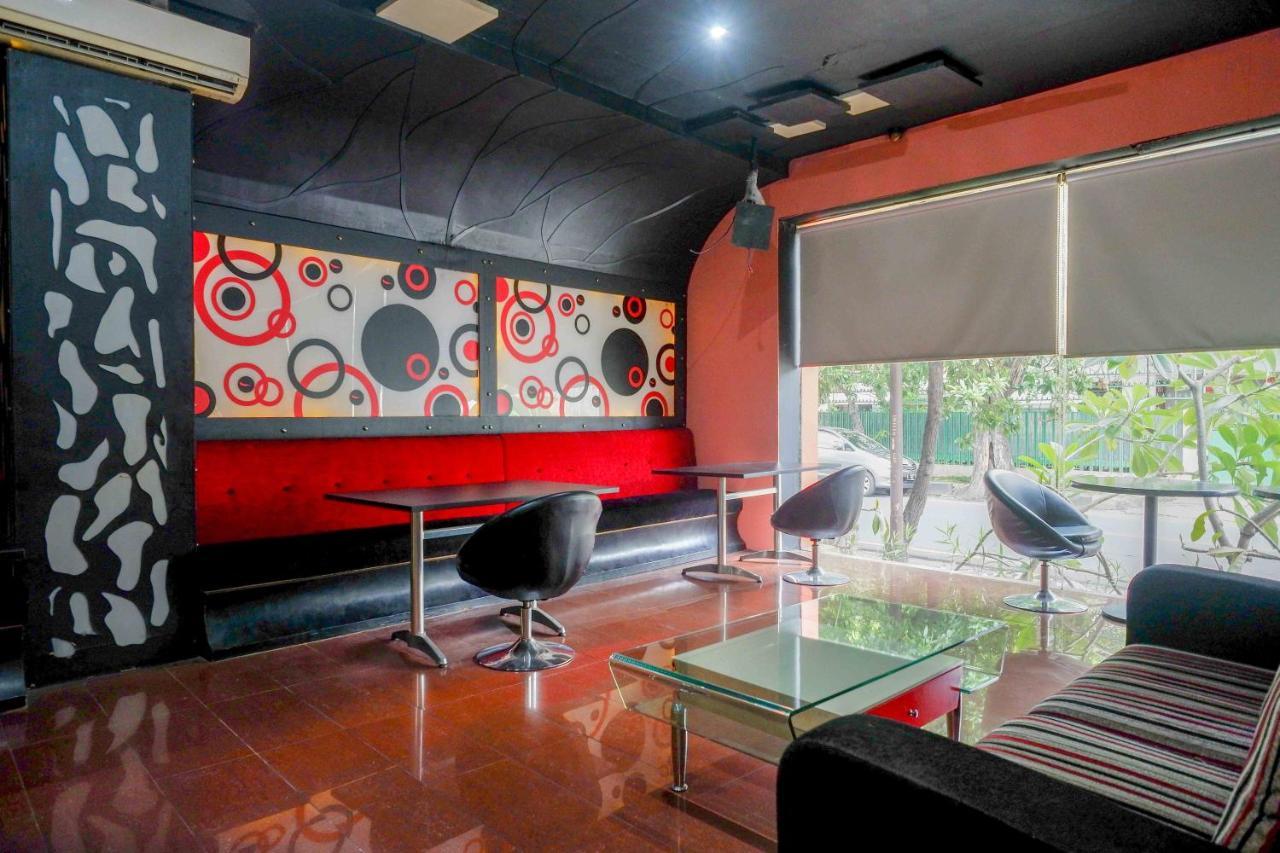 Sans Hotel International Surabaya Gubeng Esterno foto
